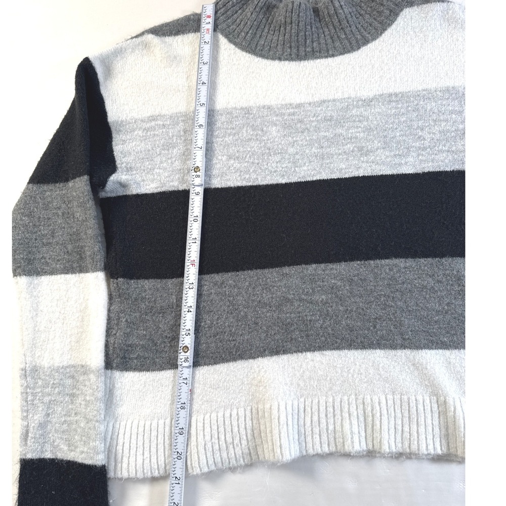 EXPRESS Women's Medium Striped Mock Neck Sweater Gray‎ Black White Acrylic Blend - Picture 5 of 8